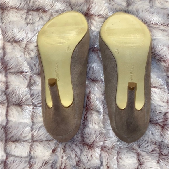 NWOT Xappeal Taupe Heel - Picture 2 of 2